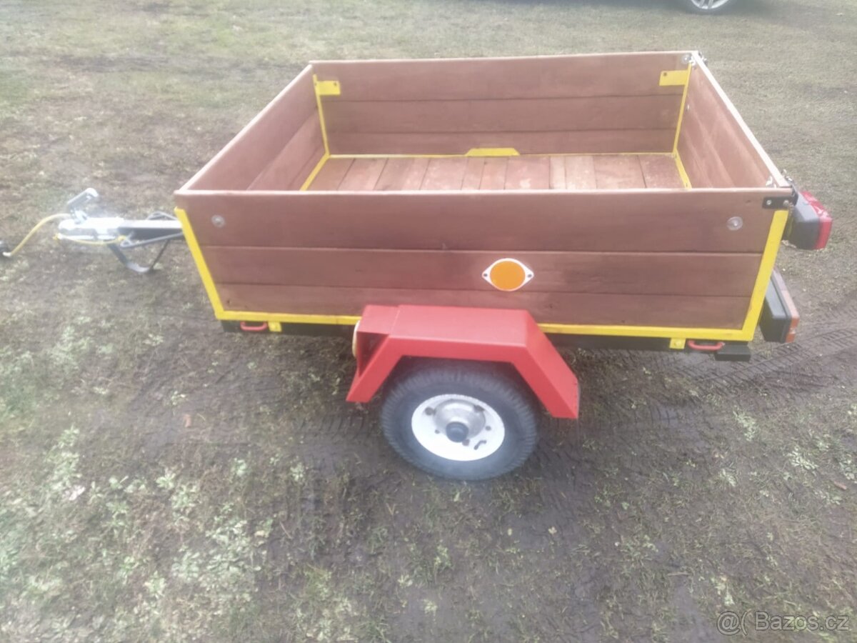 Přívěsný vozík za auto