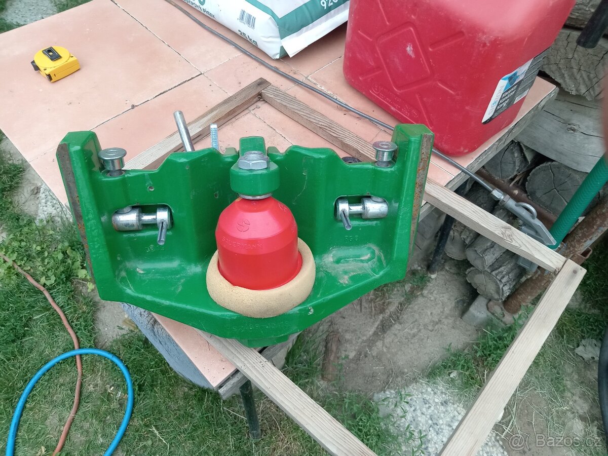 Etážový závěs k80