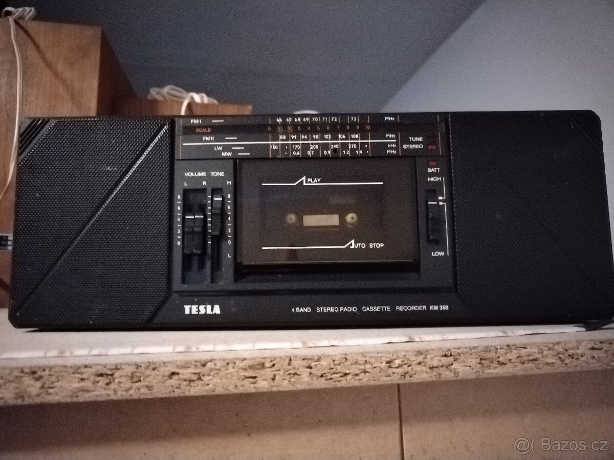 Rádiomagnetofon Tesla KM 350 a RFT KR 650