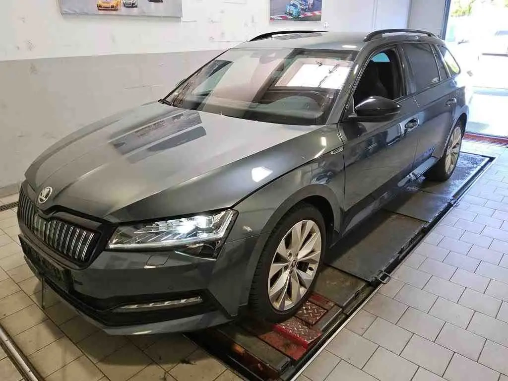 Škoda Superb sportline iV TSI 160kw/tažné/virtual/360°kamery