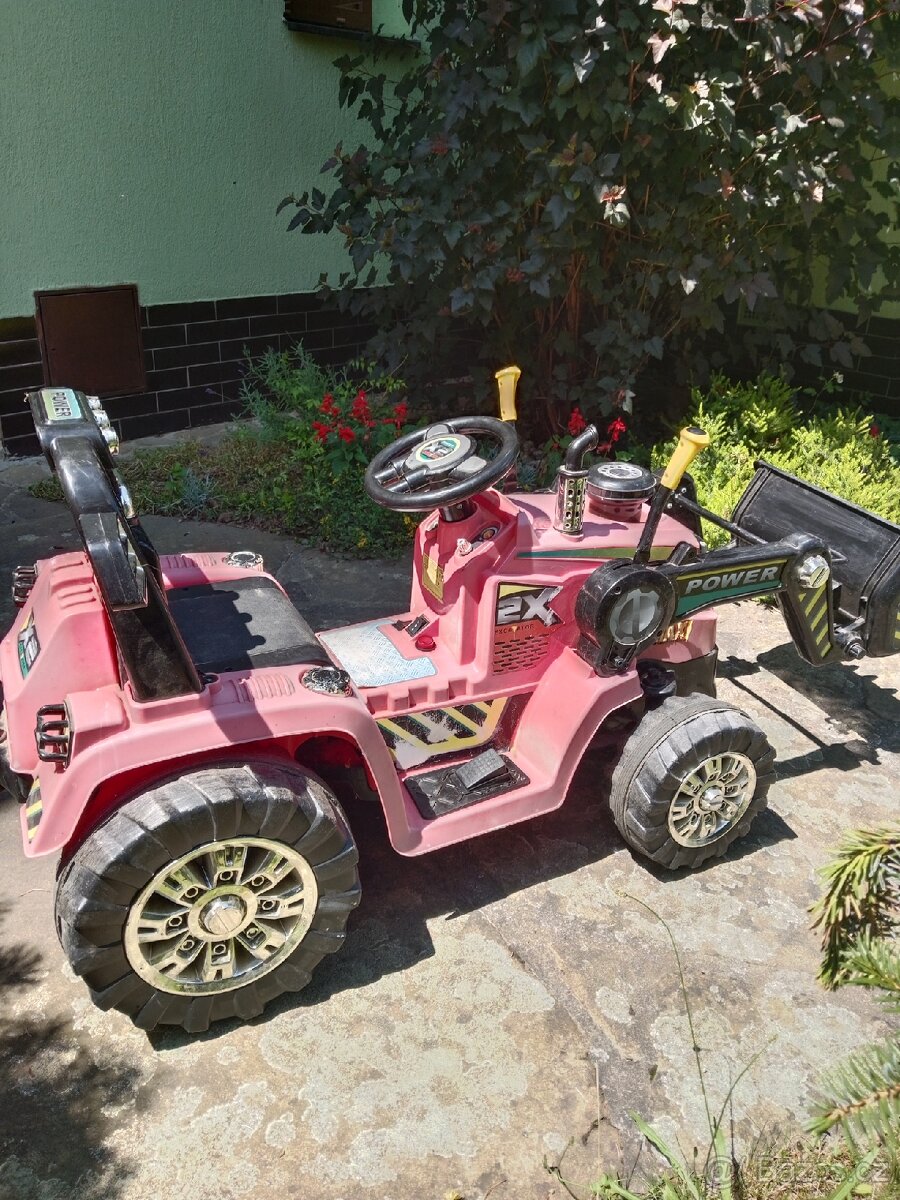 Dětské elektrické auto - traktor.