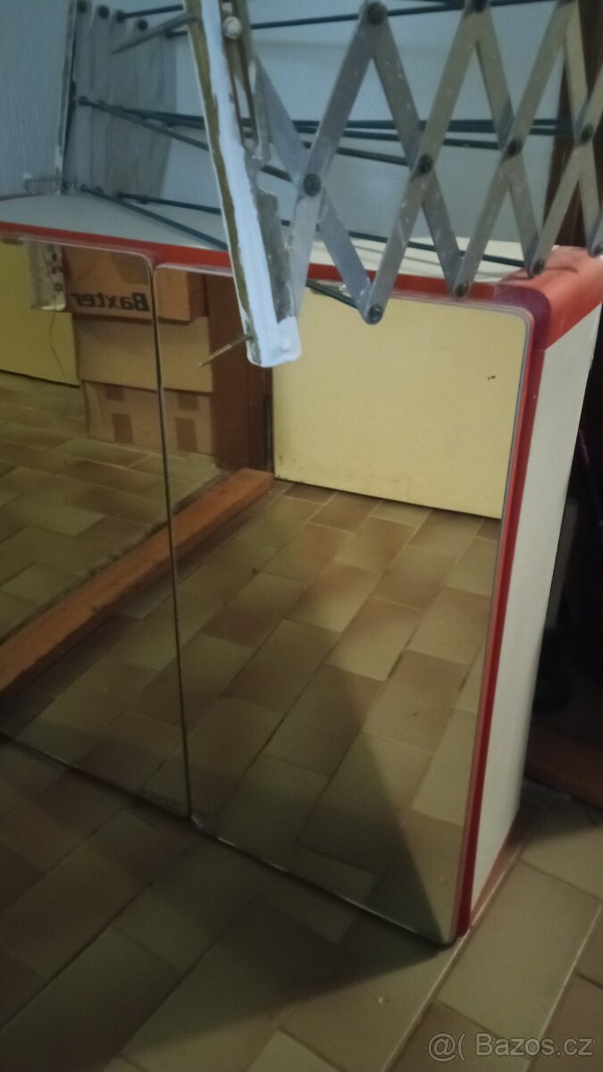 Daruji za odvoz skříňku