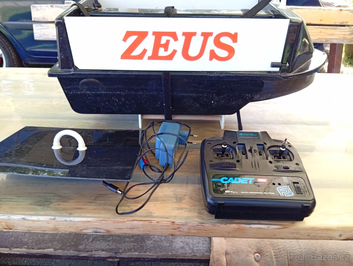 Prodám zavážecí loďku Zeus