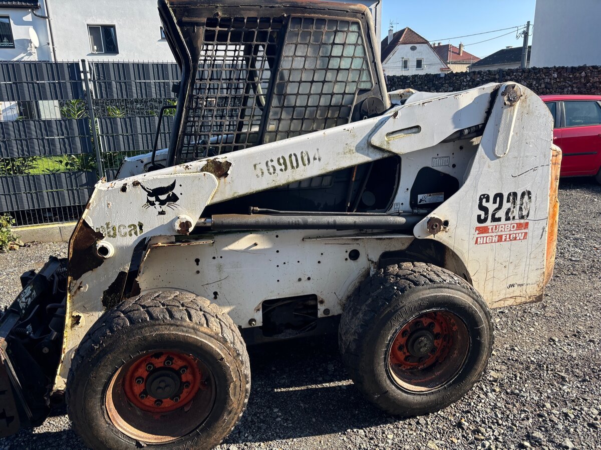 Bobcat S220-smykový nakladač
