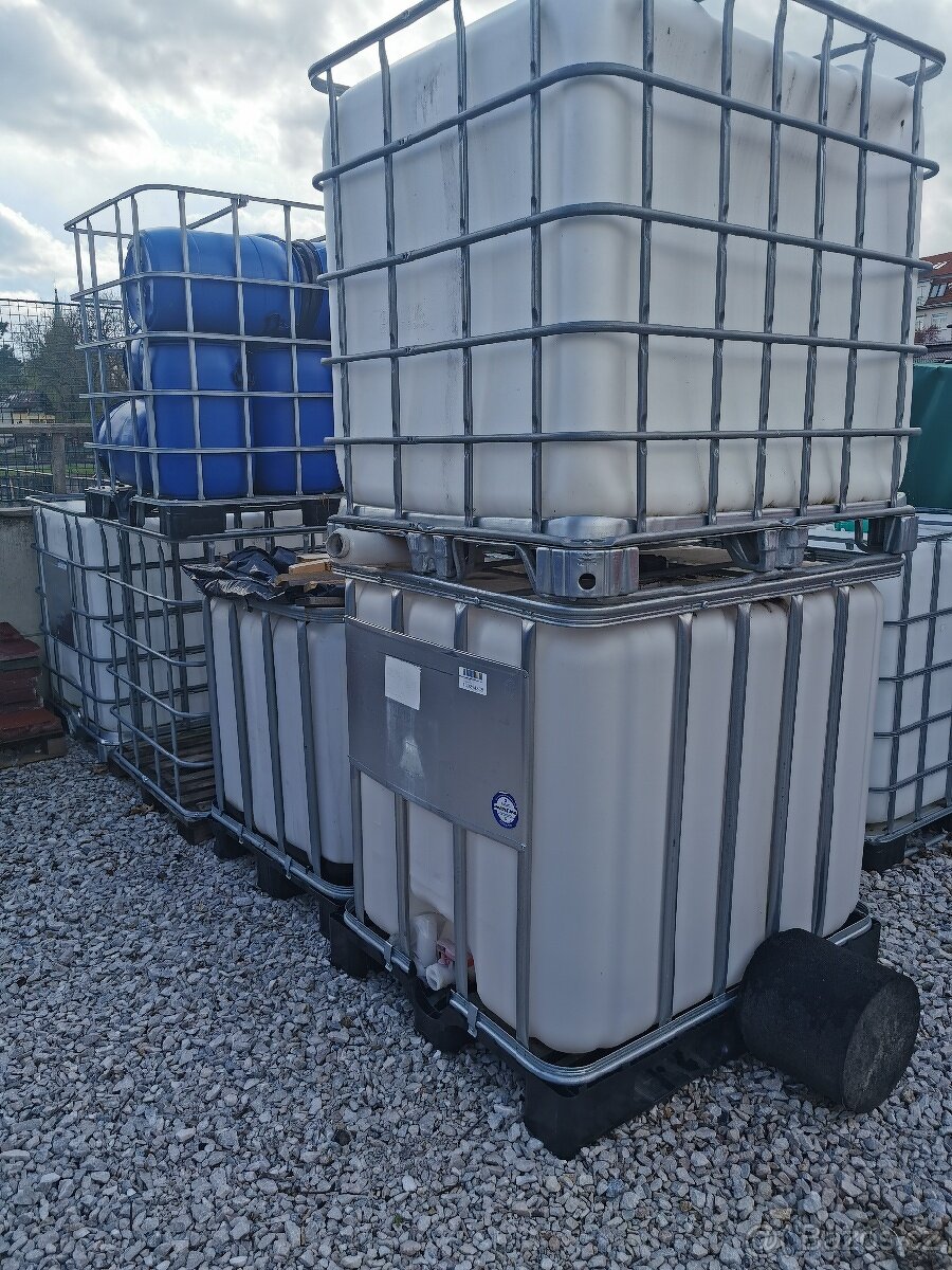 Nádrže ibc  na vodu na 1000 litrů
