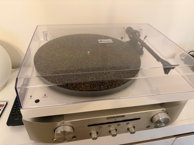 Prodám gramofon Pro-ject Debut Carbon DC akryl