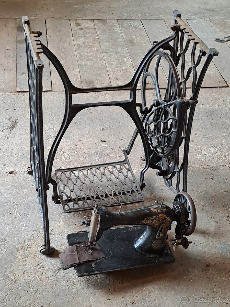 starý šicí stroj