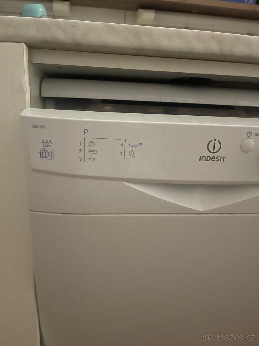 Myčka nadobí Indesit