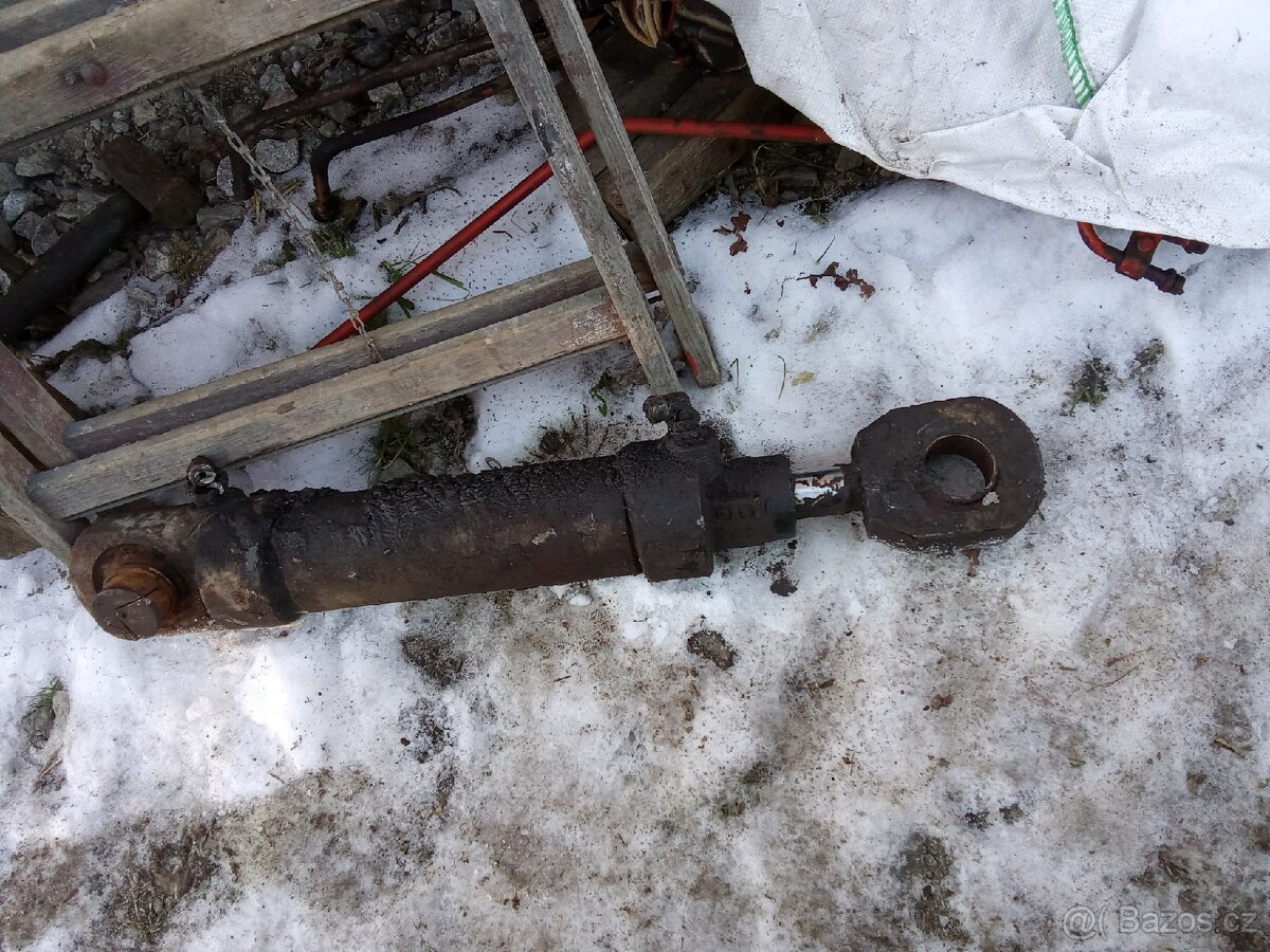 Hydraulická pístnice