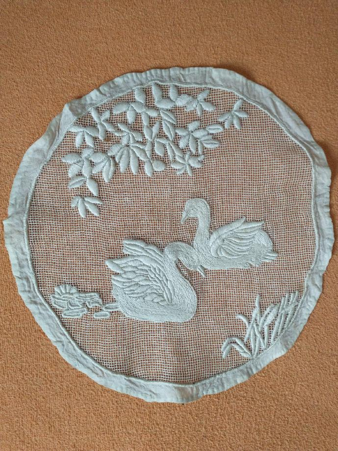 Dečka - výšivka na síťovině