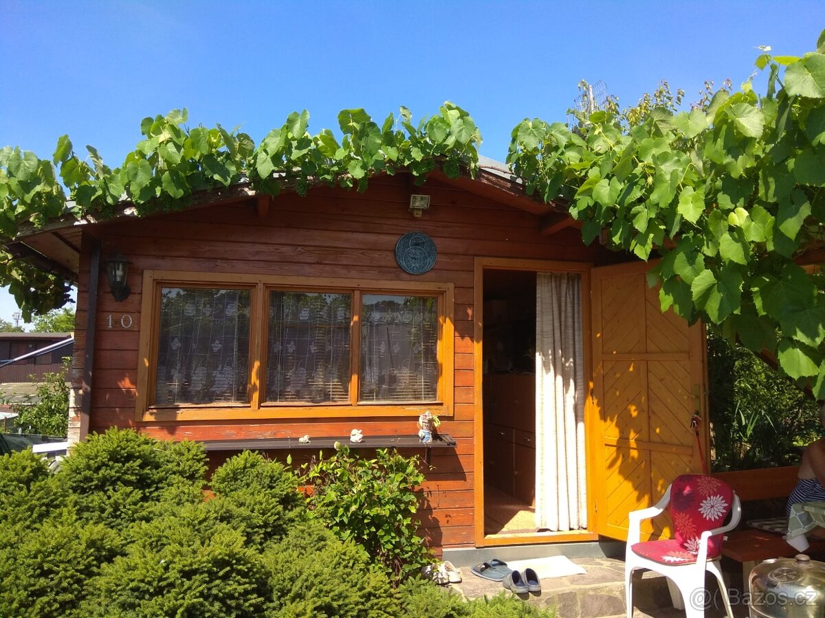 Zahrada s chatkou v Hlučině