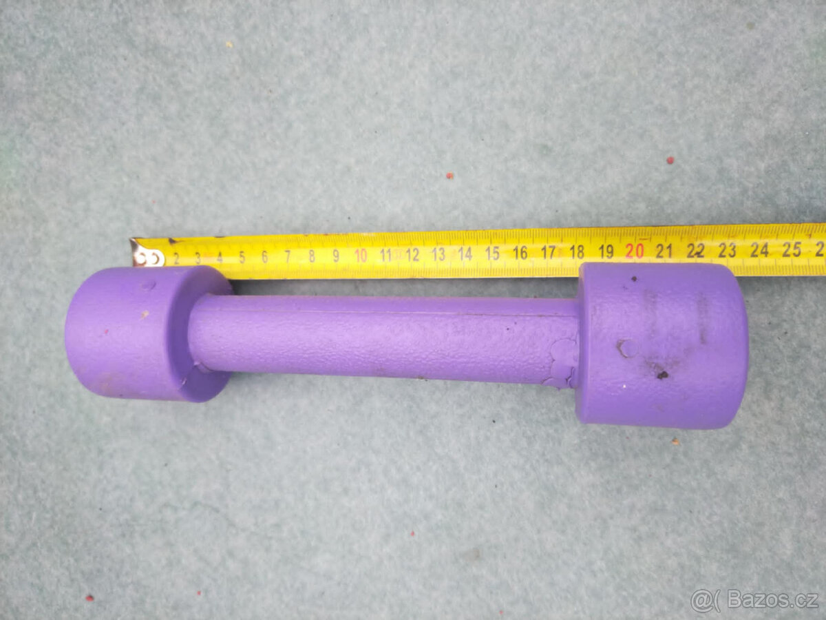 Jedna činka do ruky na cvičení váha cca půl až kilogram