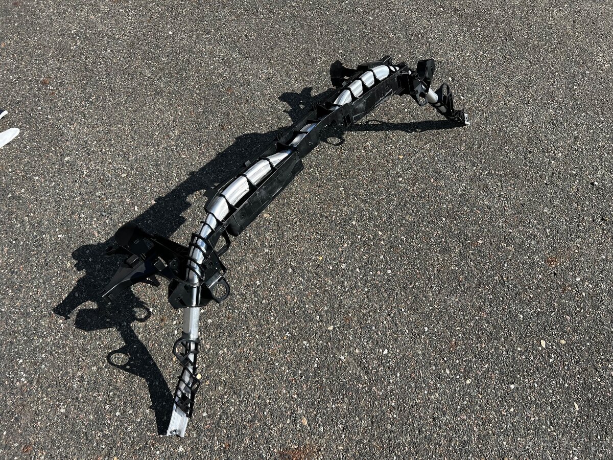 Mercedes třídy B W246 brejle očnice Crash box