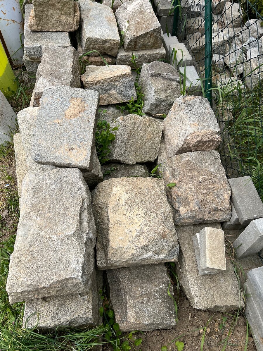 Žulové kameny dlažební