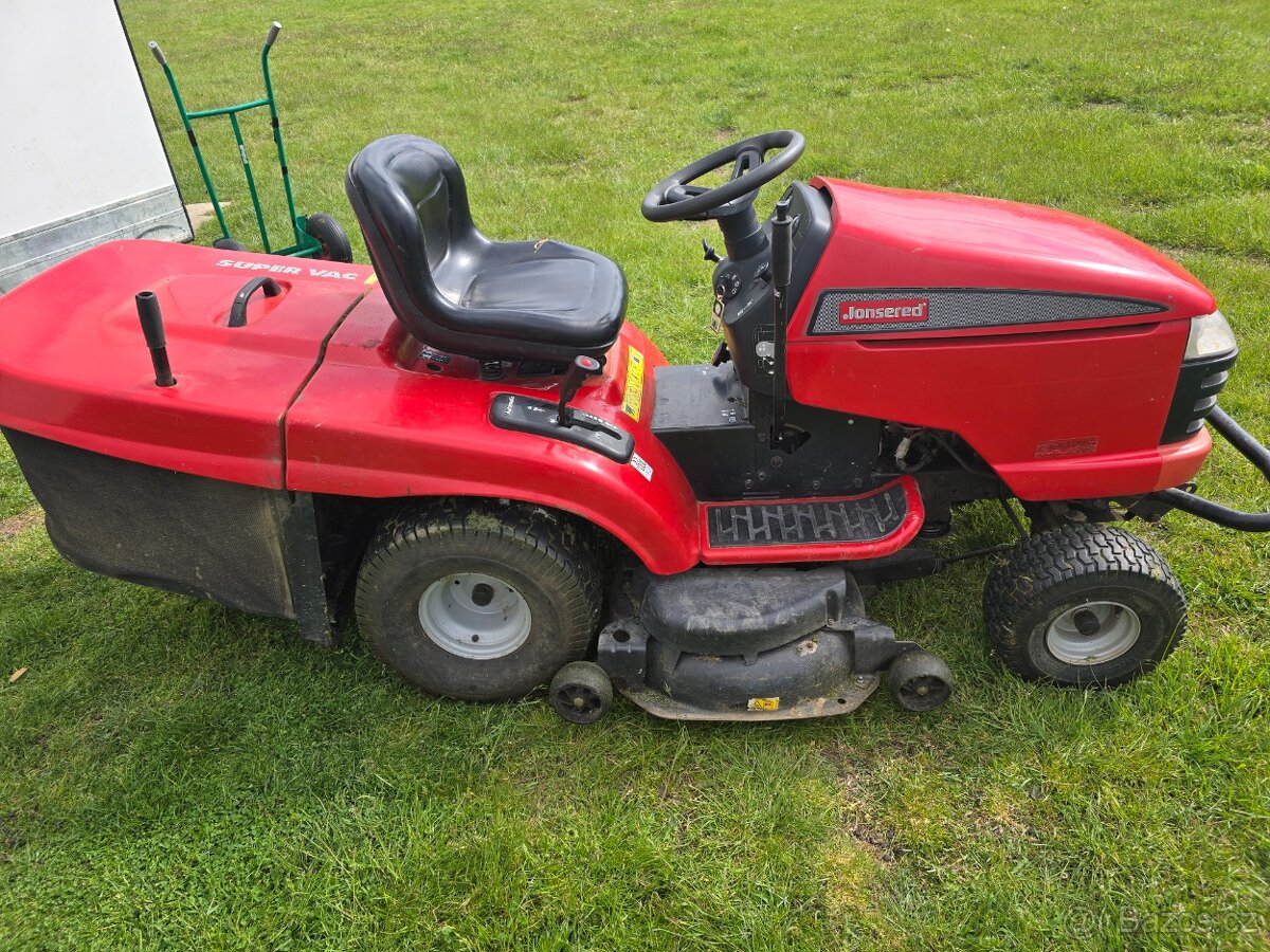 Zahradní traktor Jonsered LT2223CMA2