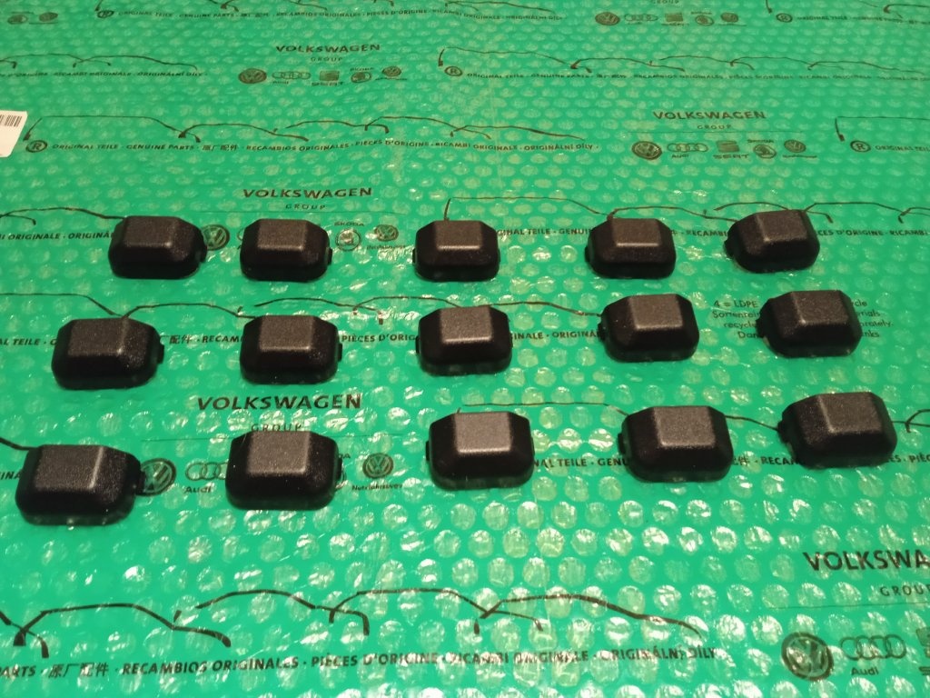krytka šroubu zadního nárazníku Škoda Felicia 0198- 6U080744
