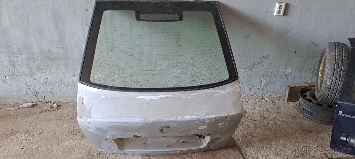 Páté dveře octavia 1 sedan.