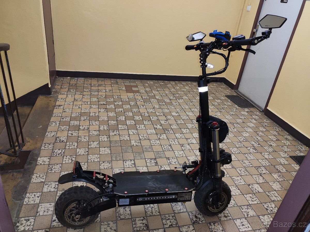 Prodám koloběžku Boyeda 5600watt, 2 motory, dojezd až 60KM,
