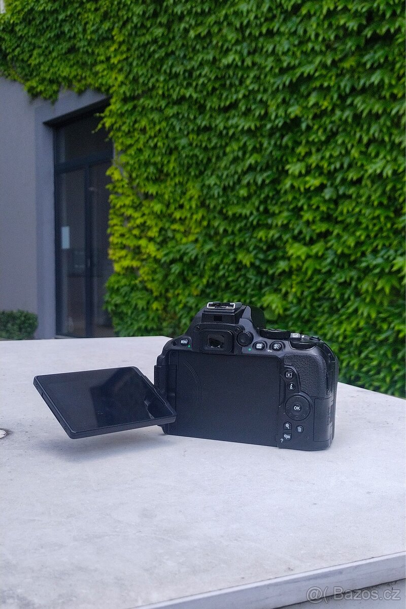 Nikon D5500 + univerzální objektiv
