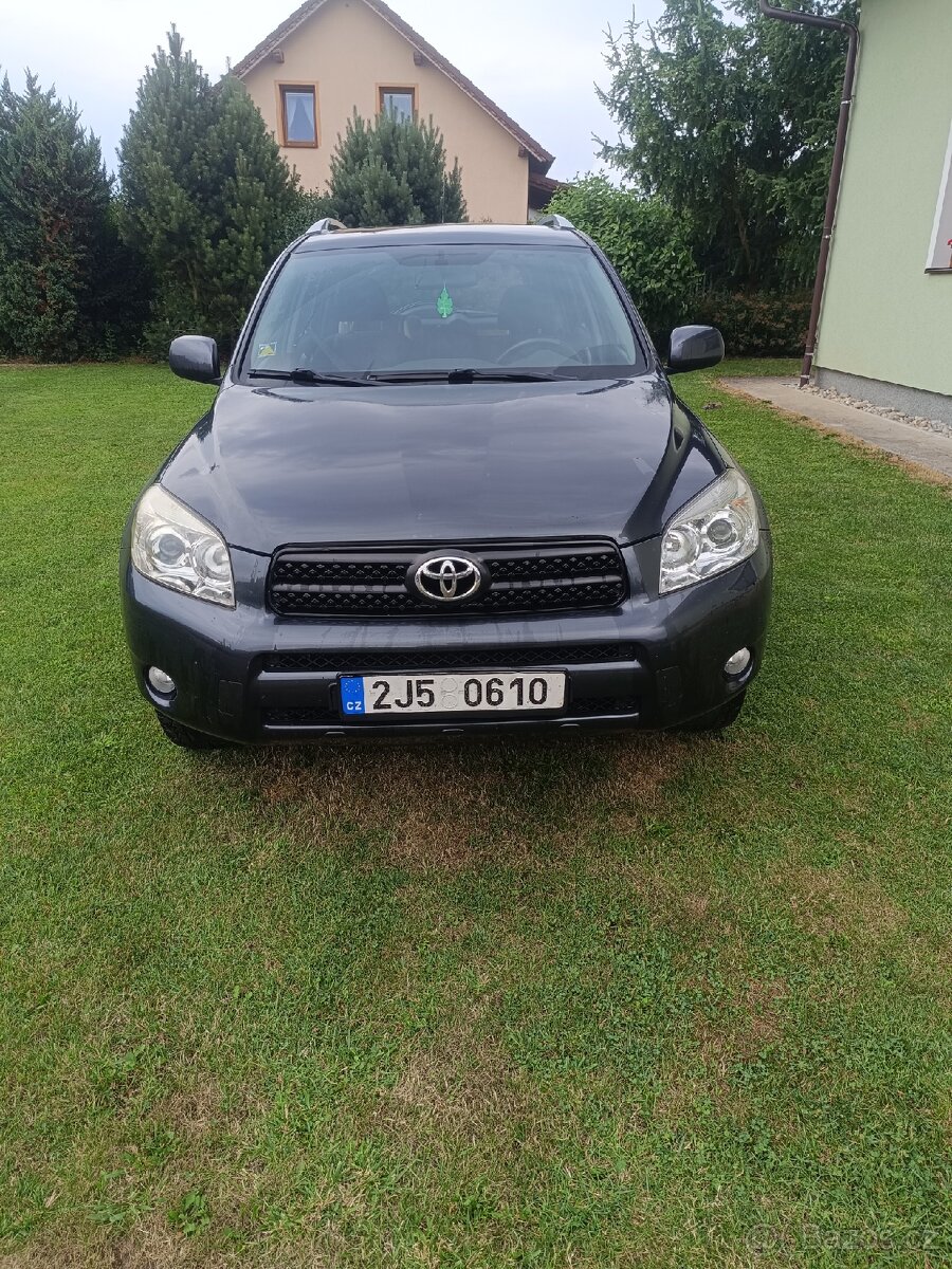 Toyota RAV4 benzín