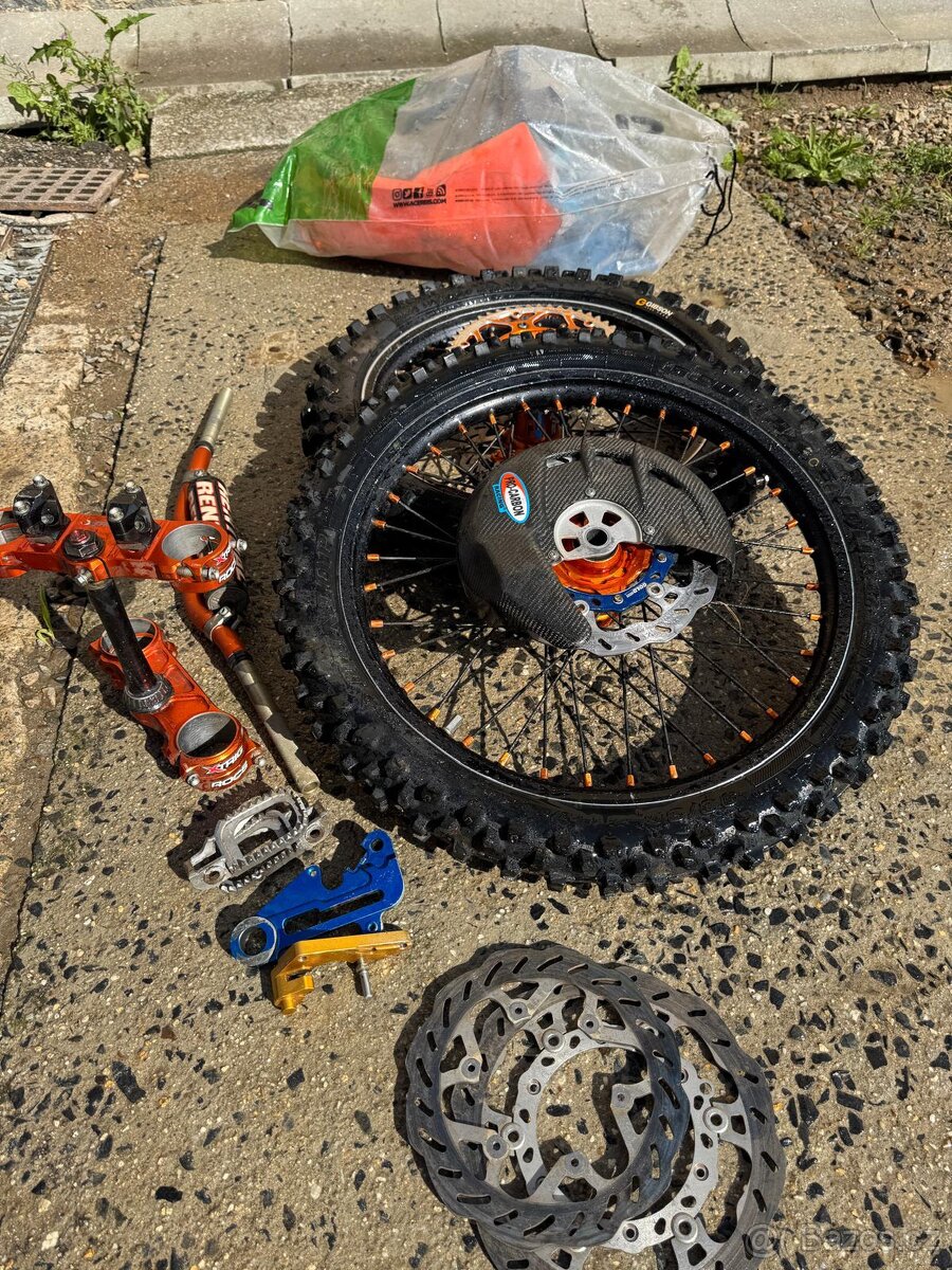 Kola ,brzdy,brýle, řídítka KTM 2022