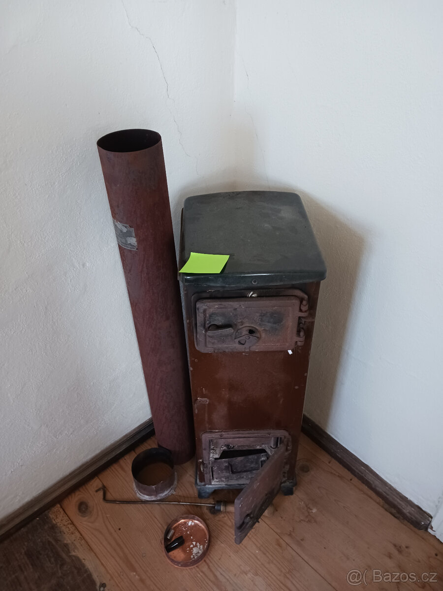 Kamna Petra - vývod kouřovodu je o průměru 120 mm