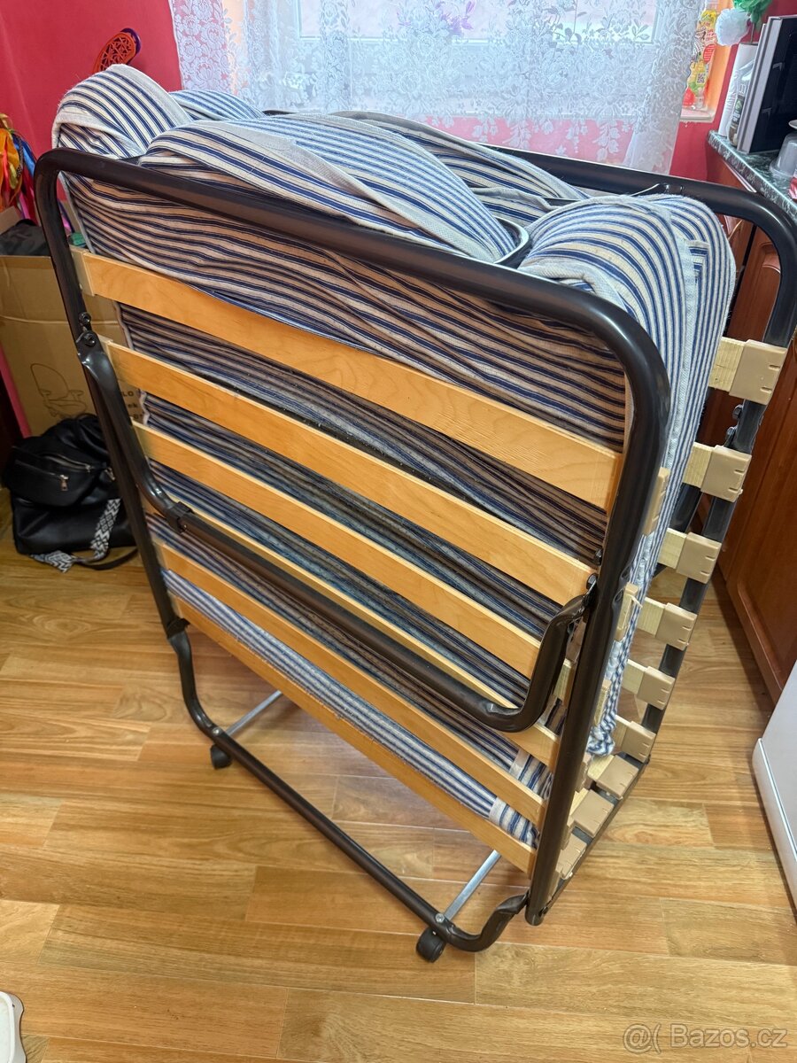 Cestovní rozkáadaci postel s matraci