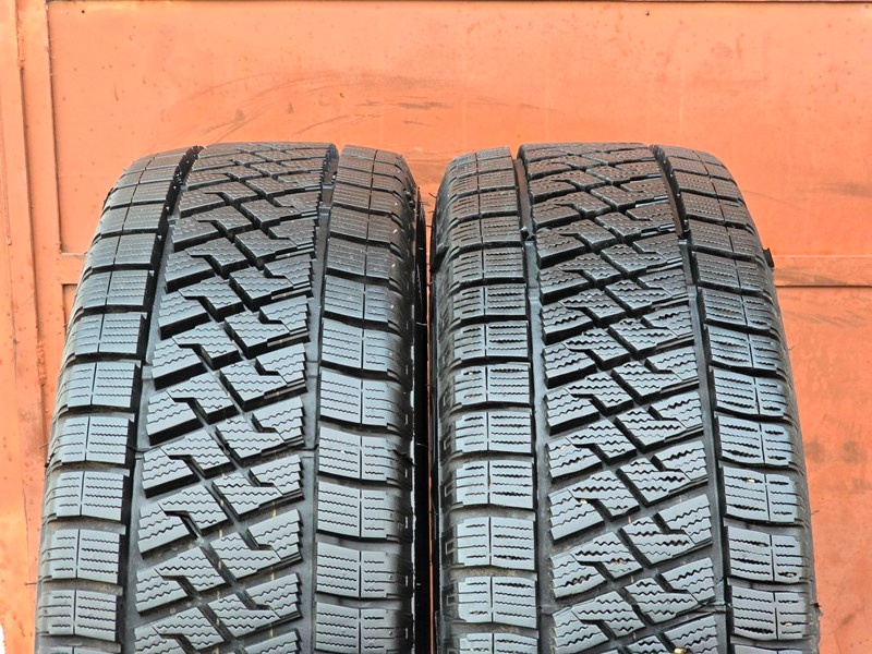 Zimní Lassa 225/70/15C