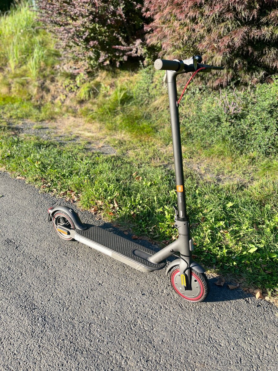 Elektrická koloběžka XIAOMI PRO 2