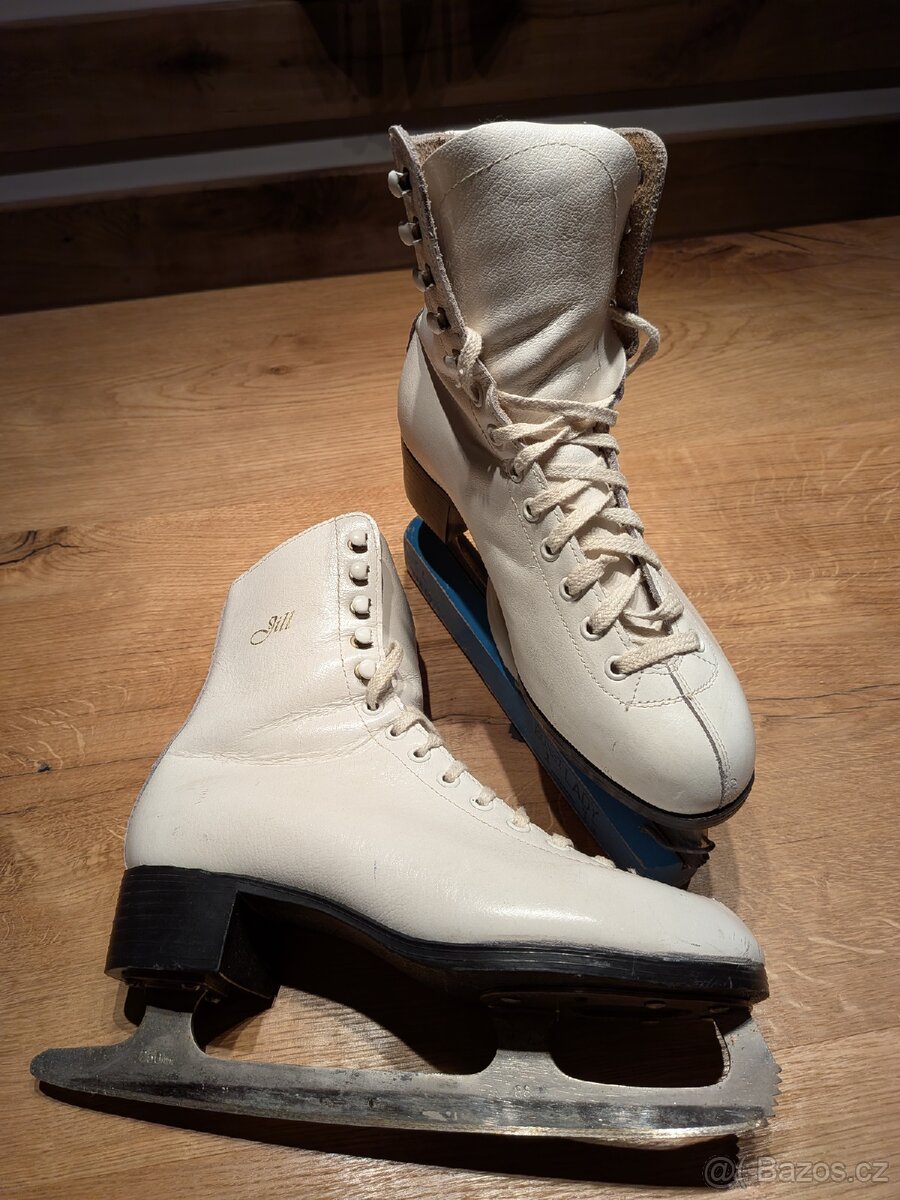 Dámské lední brusle Jill vel. 38