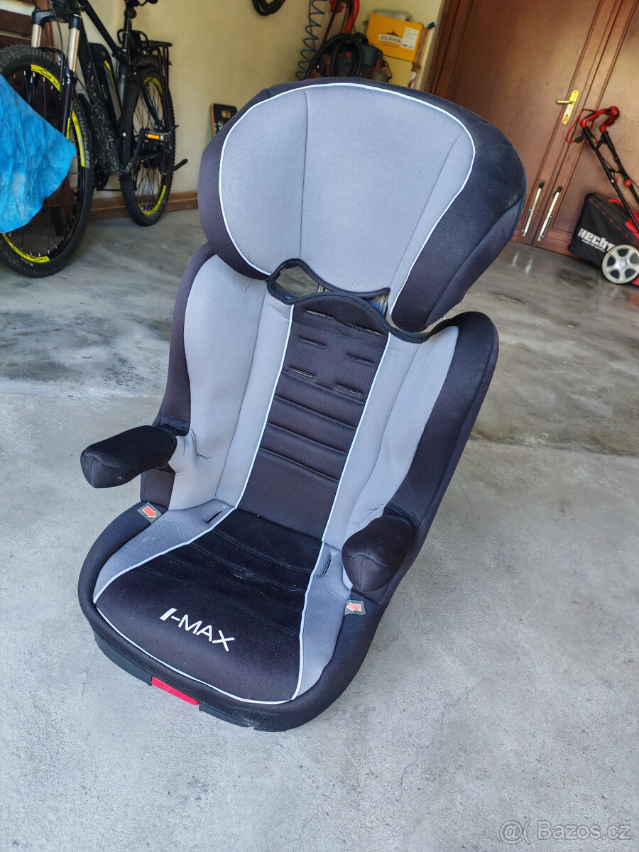 Autosedačka se sklopnými područky