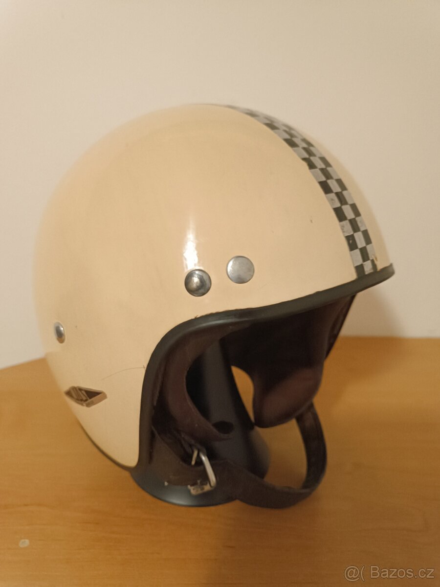 Stará přilba, helma