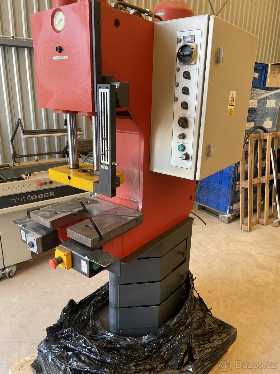 Lis hydraulický CUPS 16 DE