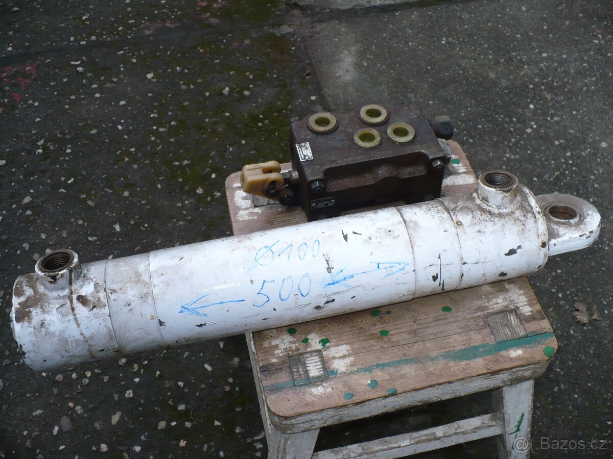 Hydraulický válec a rozdělovač