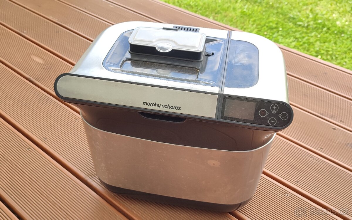Domácí pekárna MORPHY RICHARDS, funkční