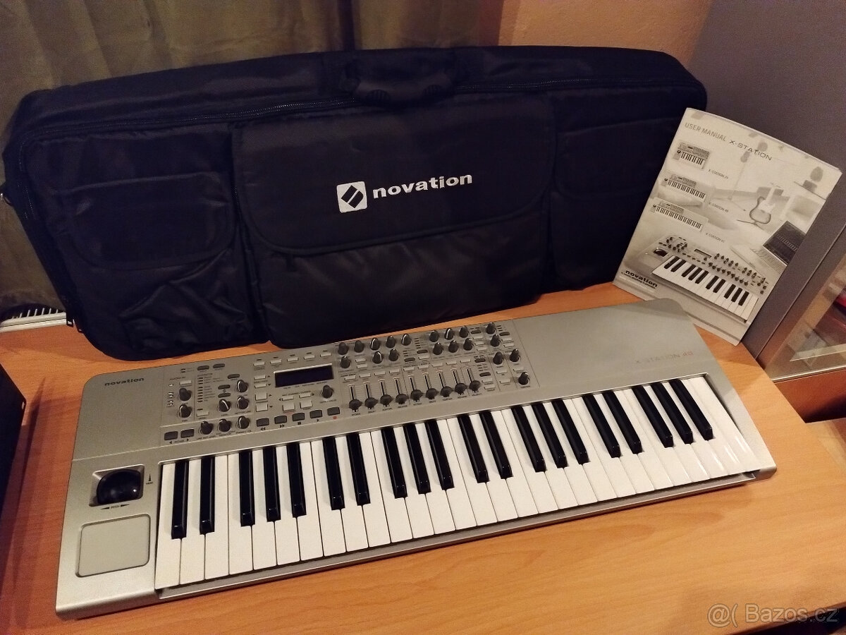 NOVATION X-Station 49 + obal