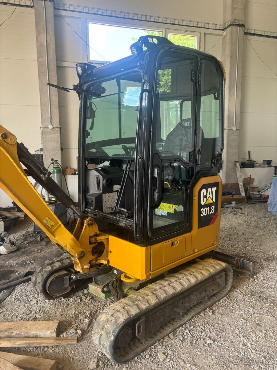 Minibagr caterpillar 301,8