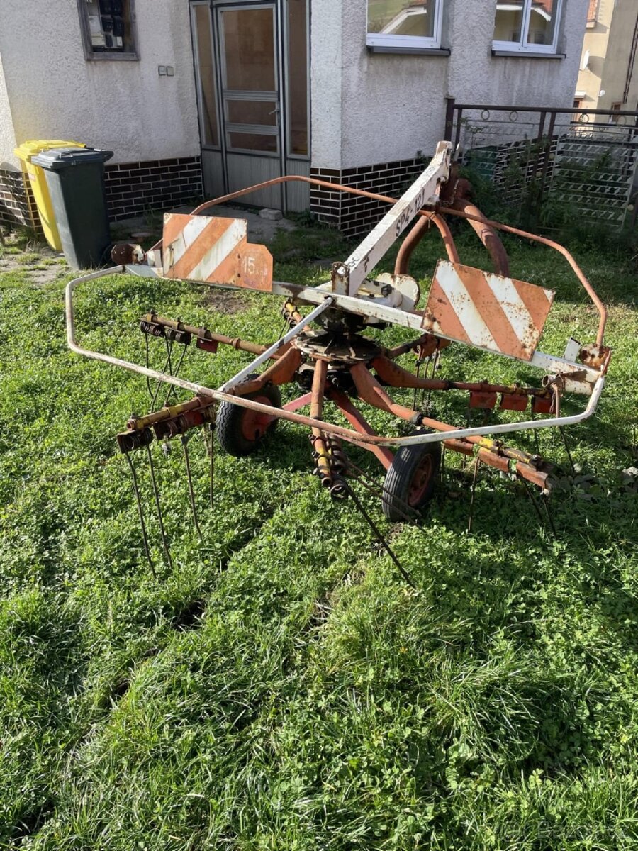 Hrabačka/zhrnovač sena