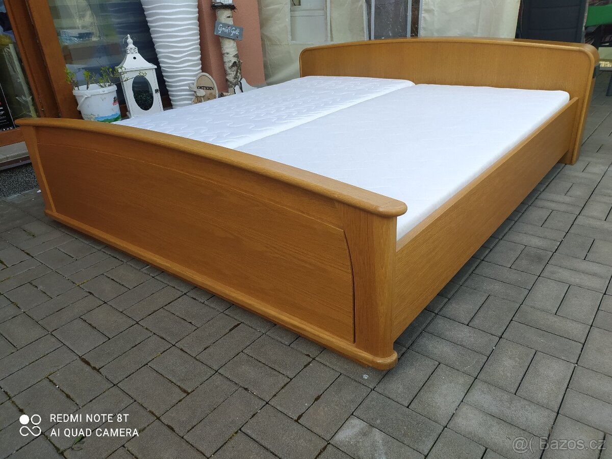 POSTEL MASIV S POLOHOVACÍMI ROŠTY A MOLIT. MATRACEMI 180x200