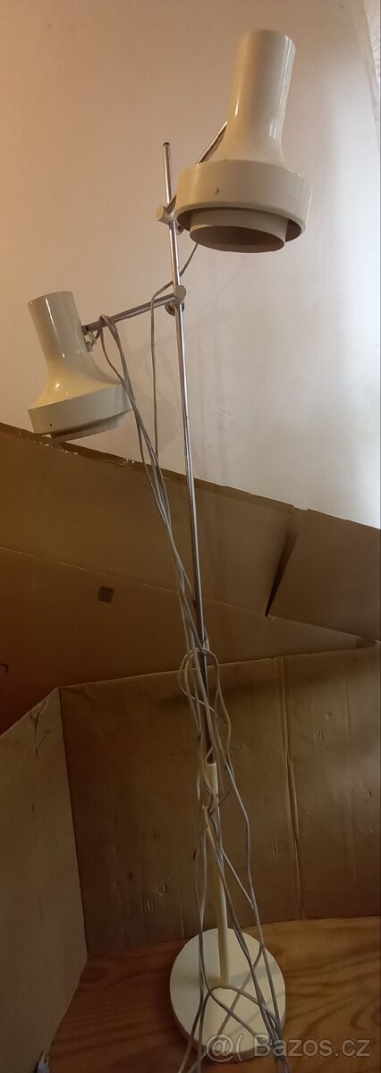 Retro stojací lampa