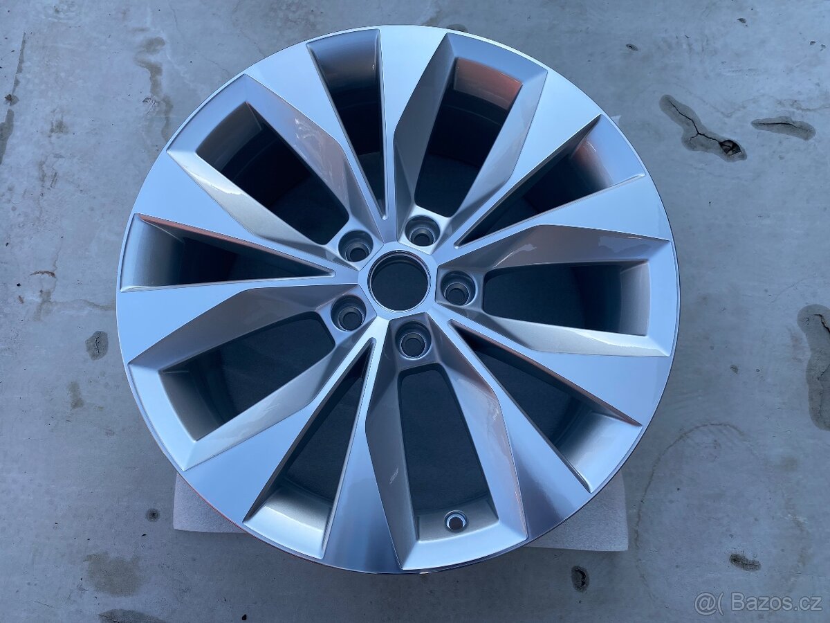 ŠKODA SUPERB III 3 2015-2024 ALU DISK KOLO 8J X 18" ET44