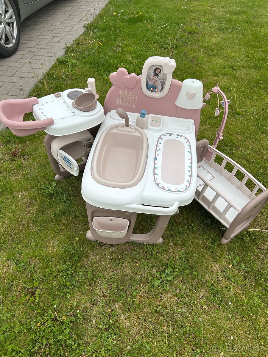 Baby nurse - hrací centrum pro panenku