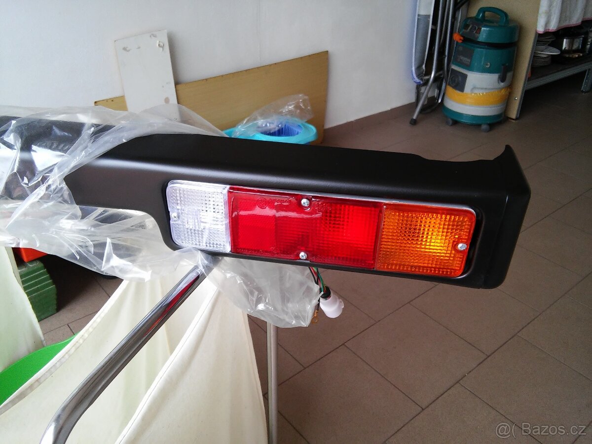 Světlo Suzuki Samurai.