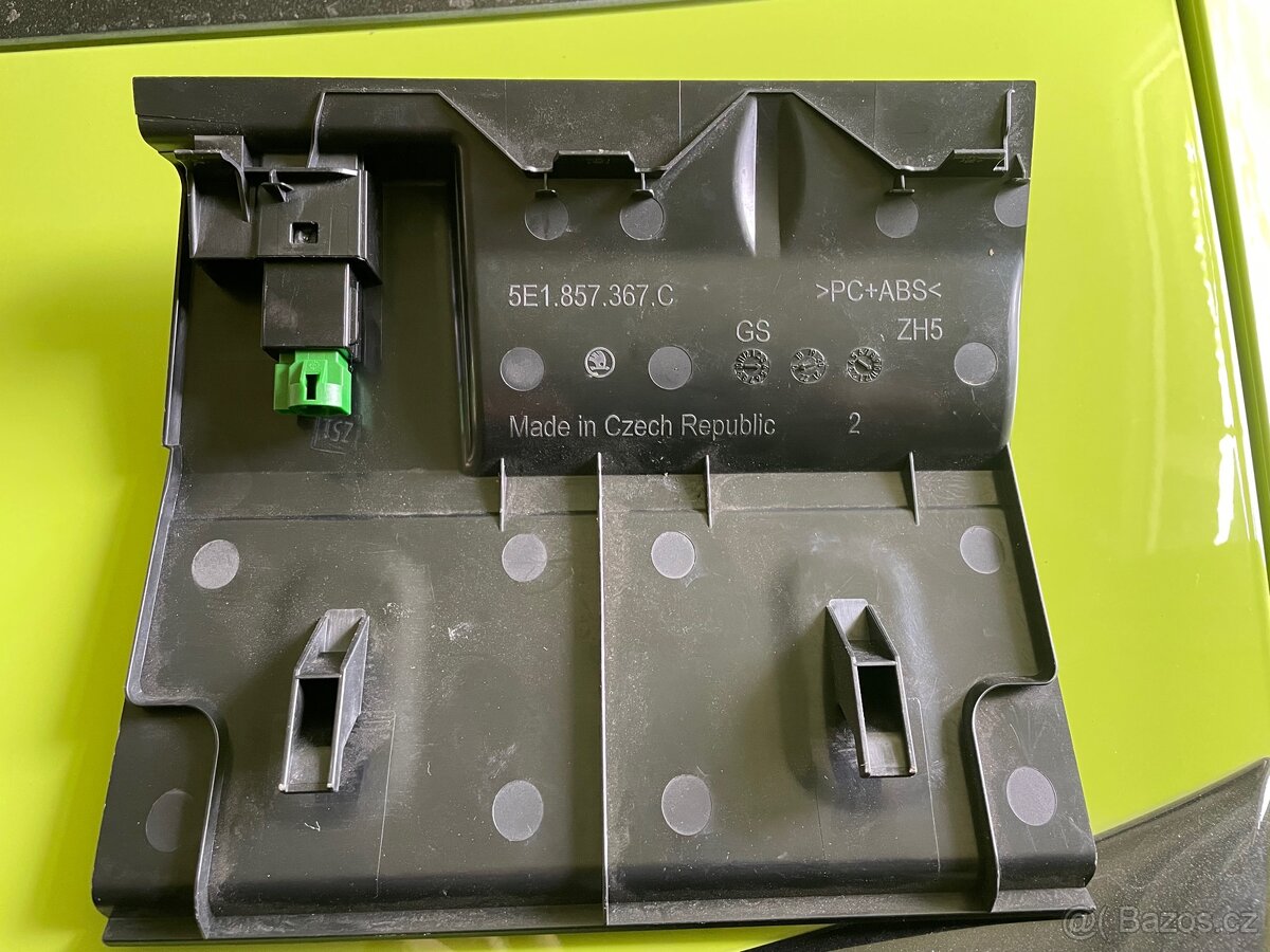 Spodní kryt panelu klimatizace s USB Octavia 3