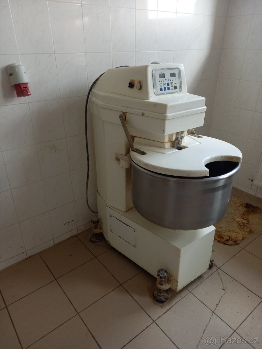Hnetac na těsto a maso