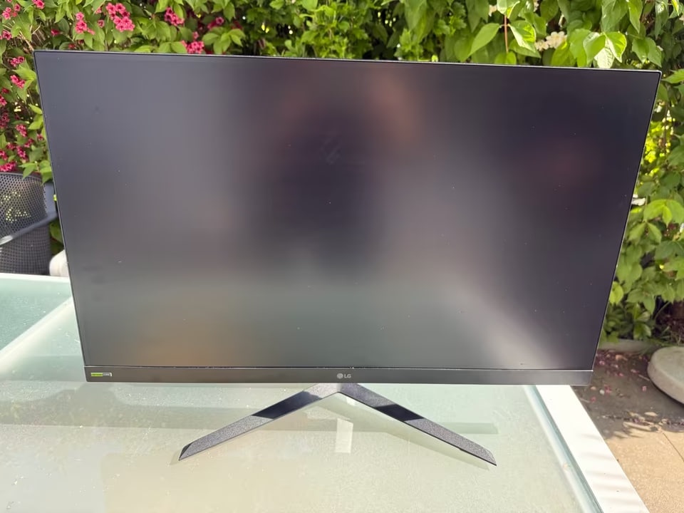 LG UltraGear 27GP850-B – 27" QHD herní monitor (165 Hz, Nan