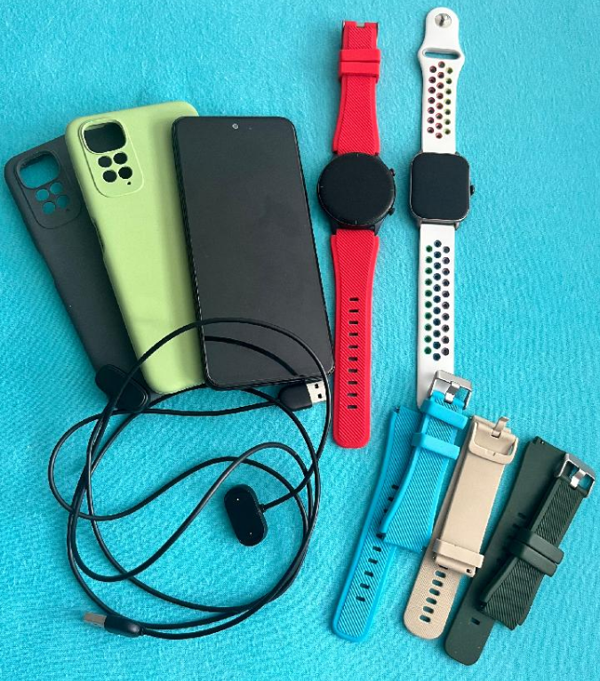 Prodám sadu, telefon a 2x chytré hodinky