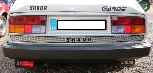 Samolepka na zadní čelo Škoda 105,120,125,130,135,135, Rapid