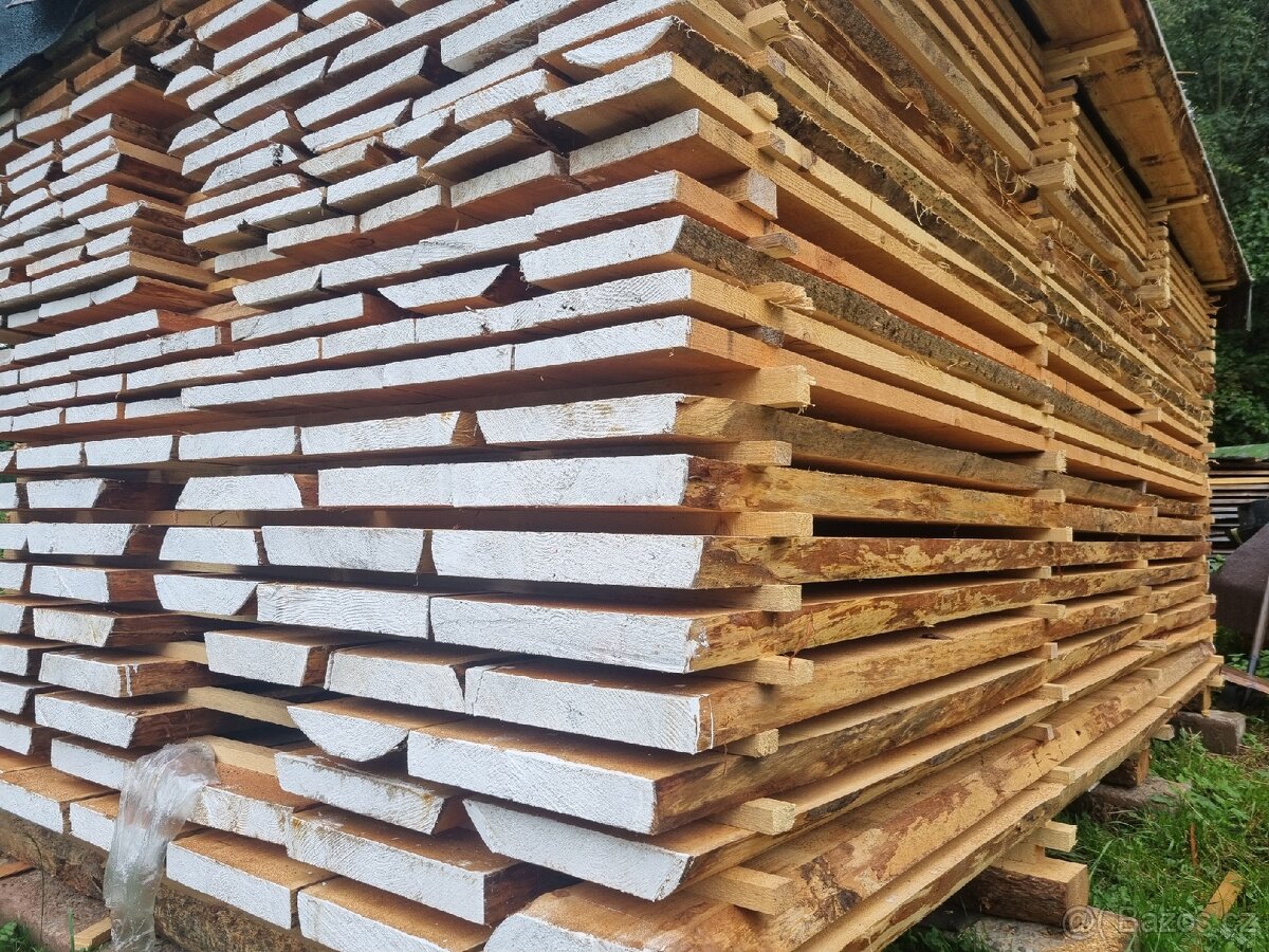 trámy . latě. prkna .  modřínové fošny