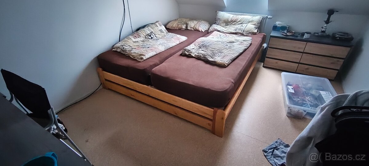 Kvalitní nízká postel z masivu 200x180